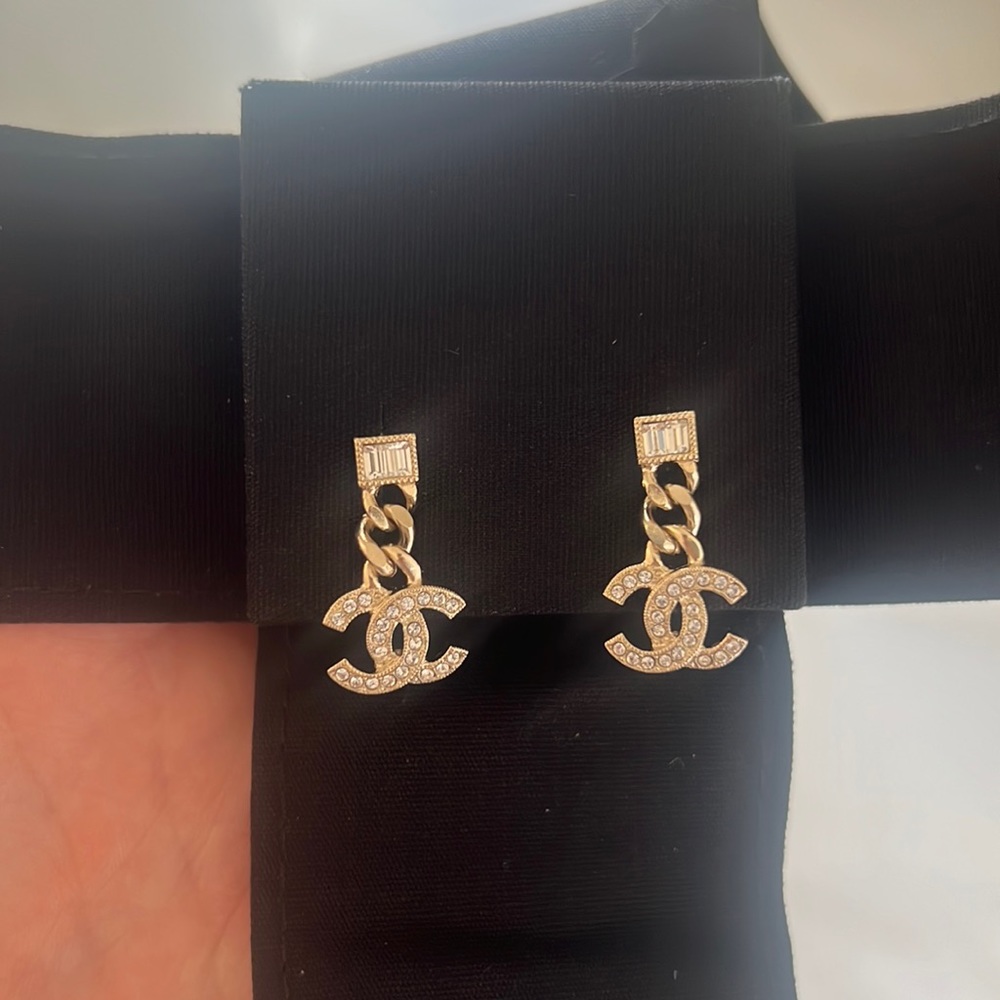 CHANEL EARRINGS